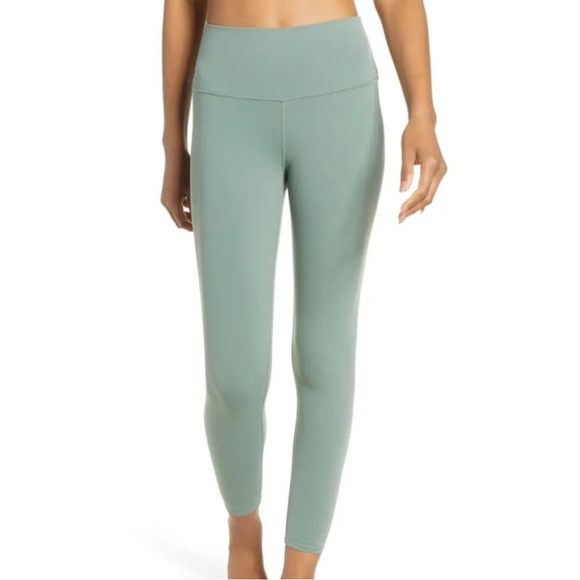 ALO Yoga Pants - Alo 7/8 High-Waist Airbrush Legging - S